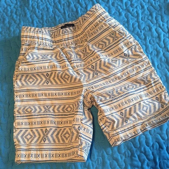 PLACE•BOYS AZTEC PRINT SHORTS•LIKE NEW•5 - Picture 2 of 15